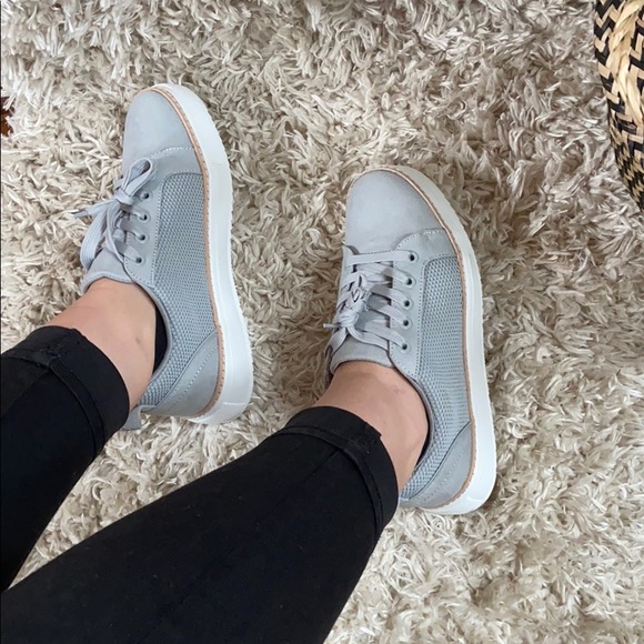 Light grey shoes - Picture 3 of 5